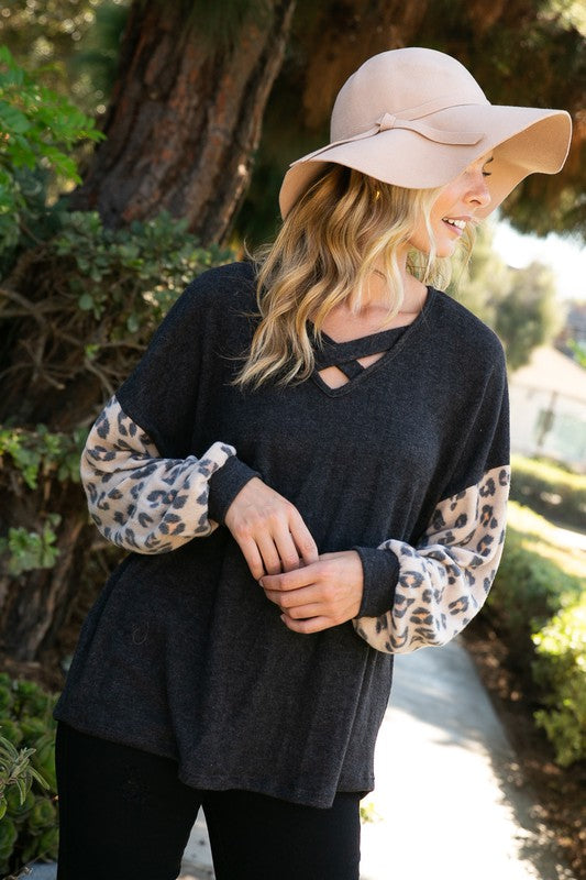 ANIMAL MIXED VOLUME SLEEVE TOP