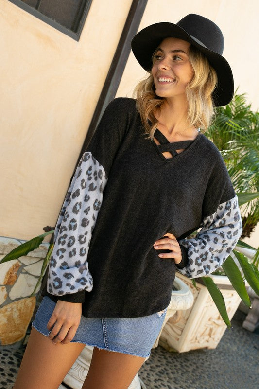 ANIMAL MIXED VOLUME SLEEVE TOP