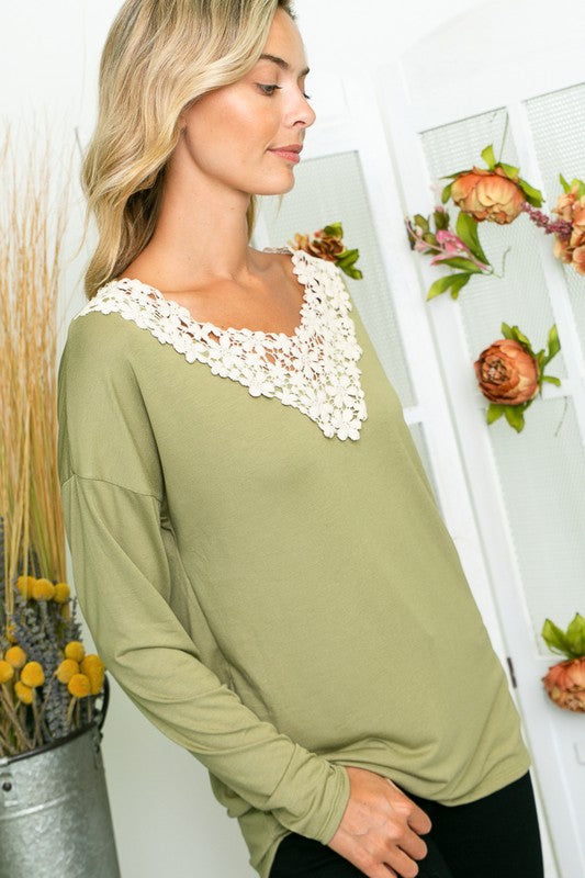 SOLID FLORAL CROCHET PATCH TOP